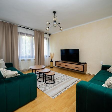 Cozy One-Bedroom Apartment Near City Center Сараево Екстериор снимка