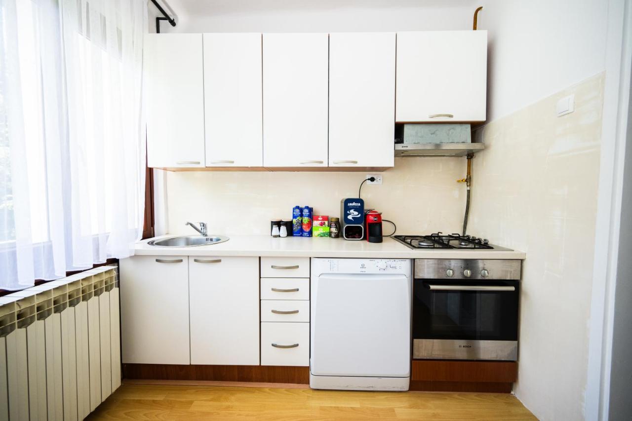 Cozy One-Bedroom Apartment Near City Center Сараево Екстериор снимка